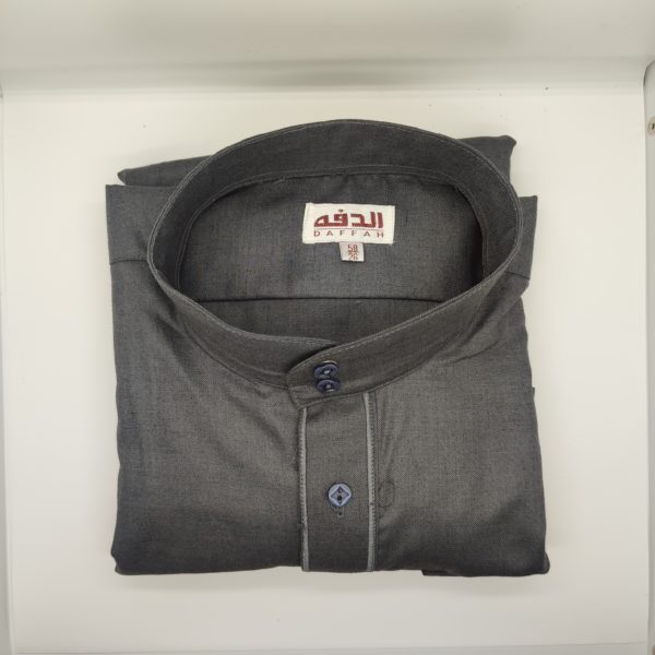 qamis-deux-pieces-daffah_col_droit-gris